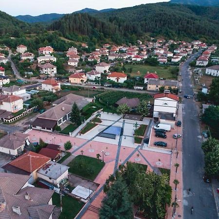 Бялата Къща Hotell Kirkovo  Exteriör bild
