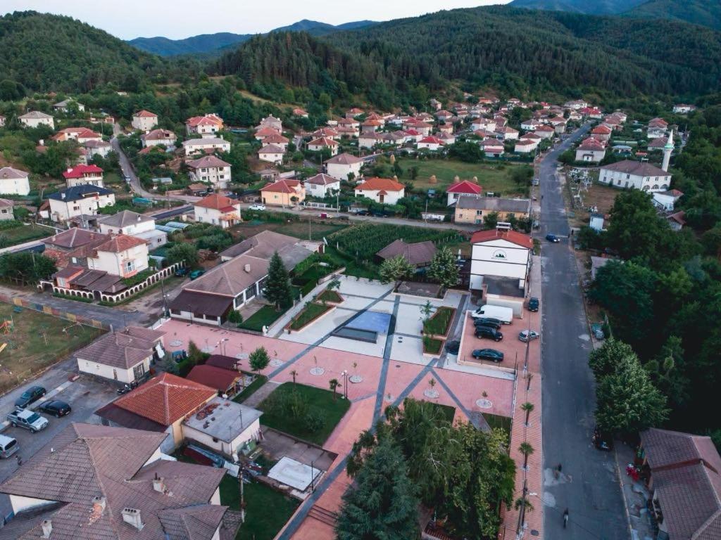 Бялата Къща Hotell Kirkovo  Exteriör bild