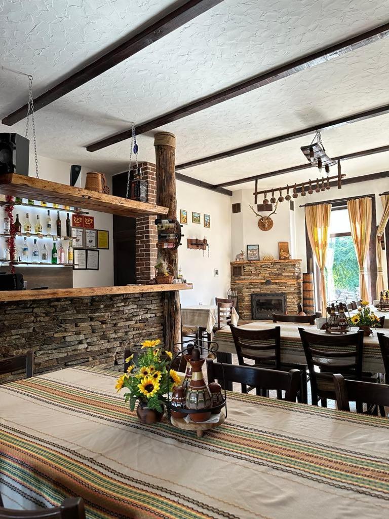 Бялата Къща Hotell Kirkovo  Exteriör bild