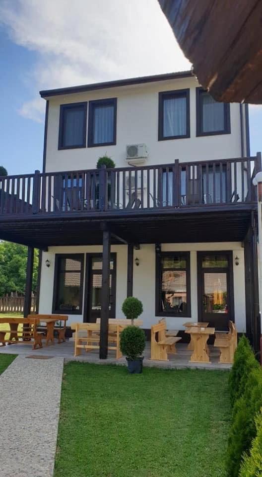 Бялата Къща Hotell Kirkovo  Exteriör bild